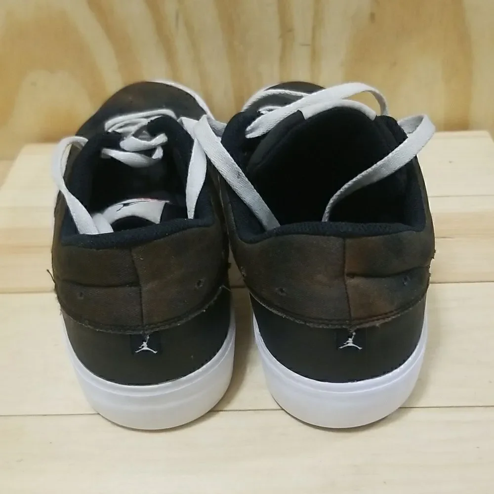 Men's Air Jordan Nike .03 Dear Coach Mens sz 10 , Wmn's 11 1/2